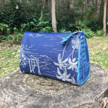 Vintage Hawaiian Fabric Toiletries Bag - Image 4
